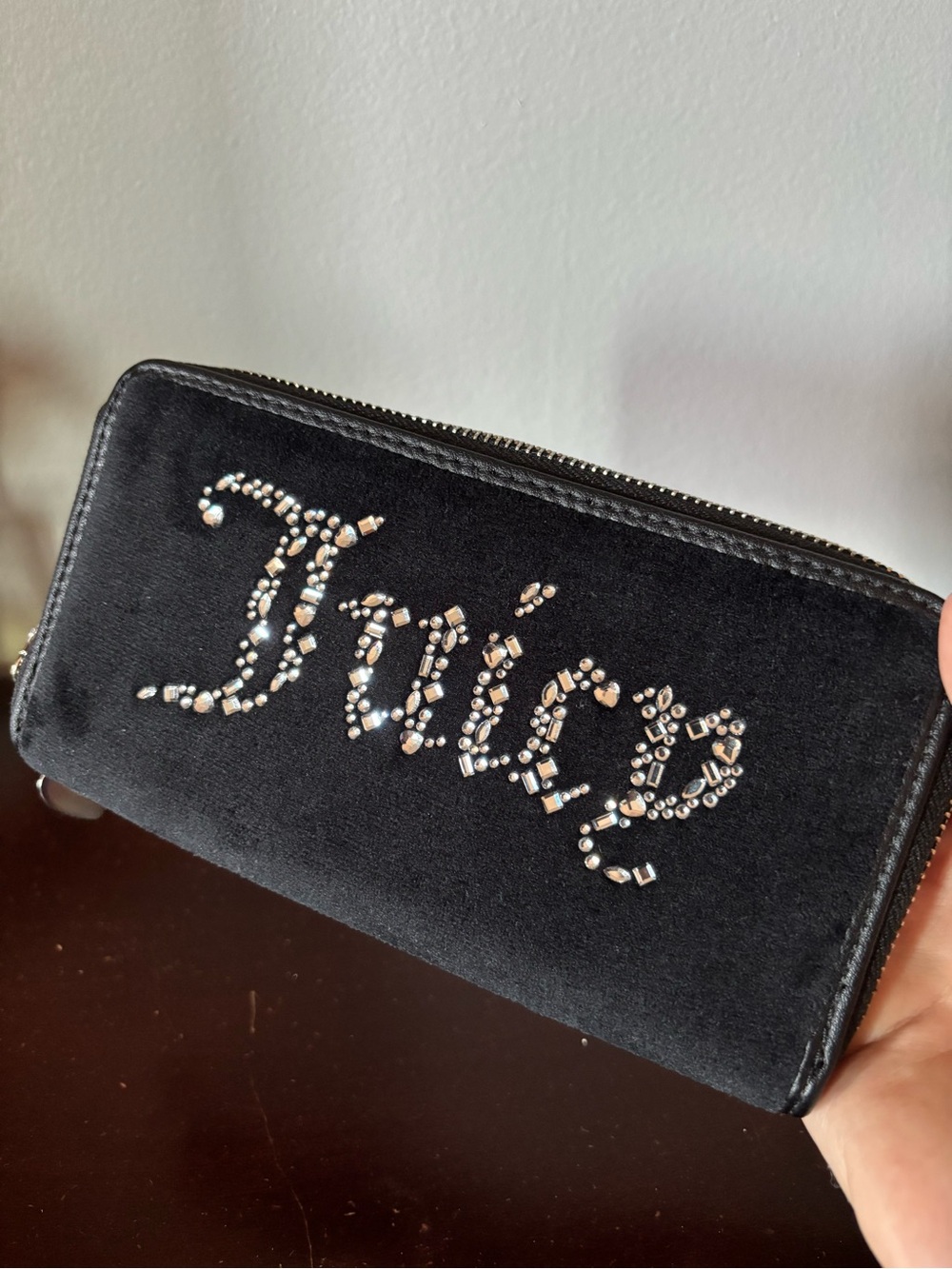 Juicy Couture Velour Wallet - Picture 2 of 4